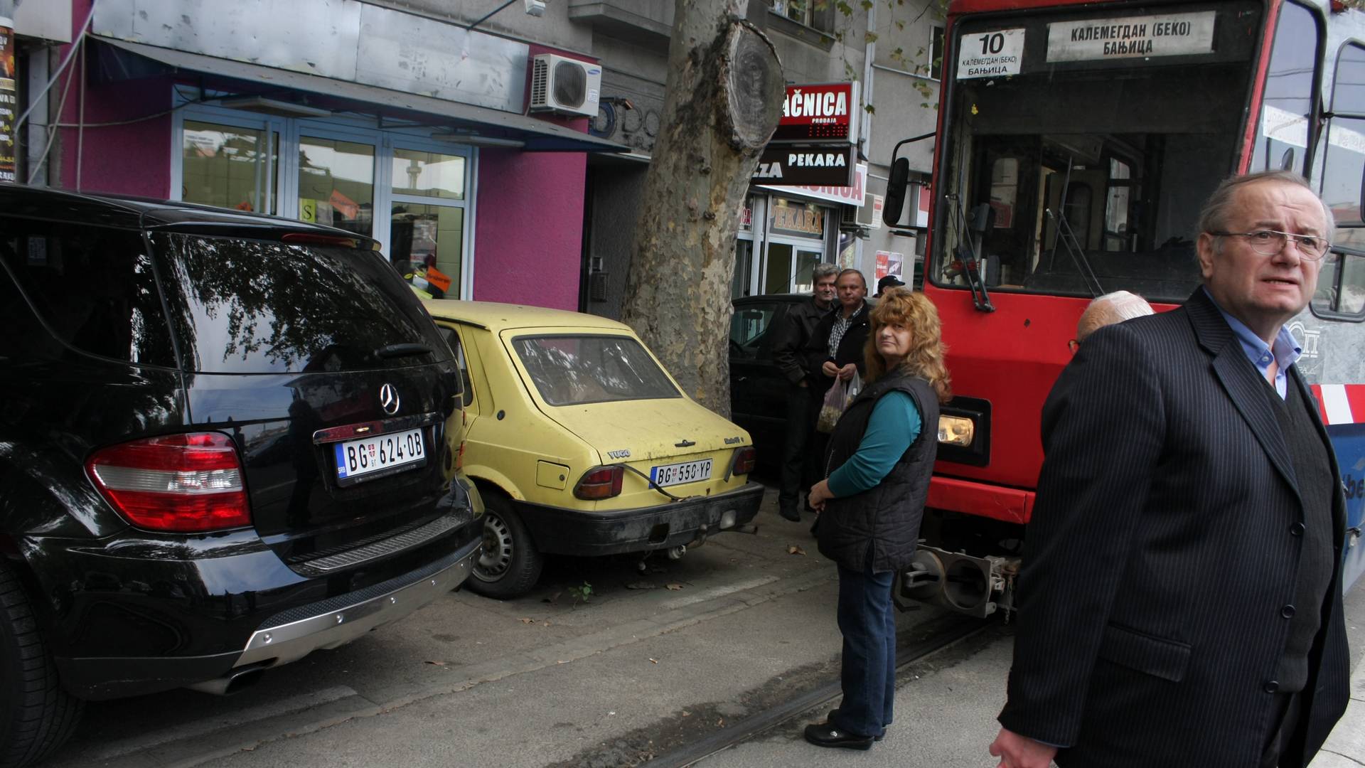 Beograđanin je parkirao auto i ostavio ljude u čudu - ovoliku bahatost ni Oko sokolovo ne može dovoljno da naplati