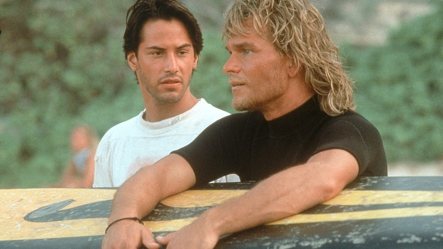 Keanu Reeves i Patrick Swayze surfują oraz rabują w kultowym filmie sensacyjnym