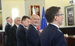Macierewicz zapowiada zwiększenie i wzmocnienie armii. Odwołuje się do Lecha Kaczyńskiego