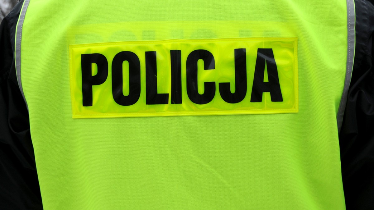 Jedna osoba w szpitalu, jedna w areszcie. To finał weekendowych popisów amatorów jazdy po lodzie samochodem. Policjanci z Węgorzewa wyjaśniają okoliczności zdarzenia, do którego doszło w sobotę.