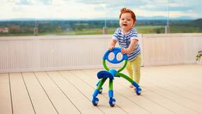 Spielend Laufen lernen: Lauflernwagen im Vergleich