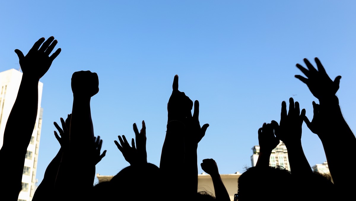 Uczniowie szkół średnich w całych Włoszech manifestowali dzisiaj przeciwko wprowadzonym zmianom w szkolnictwie i domagali się większych nakładów na oświatę. Jednym z głównych powodów protestów jest obowiązek nieodpłatnej pracy uczniów liceów i techników.