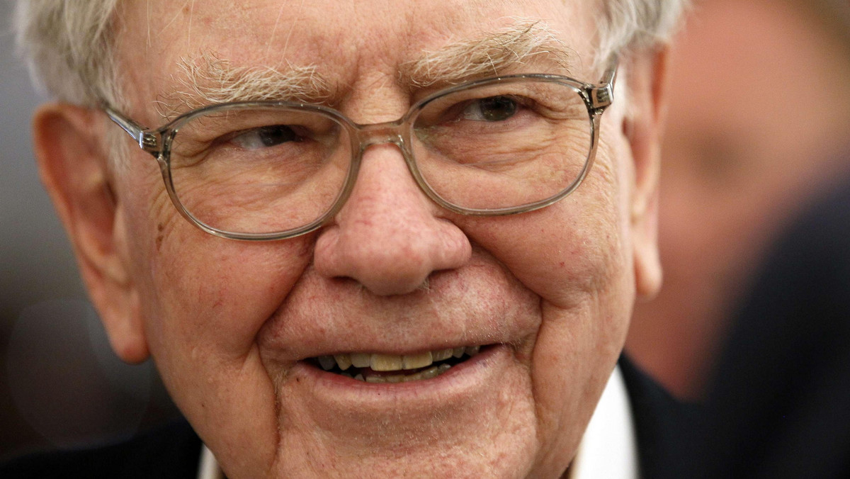 Pod koniec czerwca suma w gotówce Berkshire Hathaway Inc. z siedzibą w Omaha w Nebrasce wzrosła powyżej 50 miliardów dolarów; firma po raz pierwszy zakończyła kwartał powyżej tego poziomu, od kiedy Buffett został przewodniczącym rady nadzorczej i prezesem firmy ponad 40 lat temu.