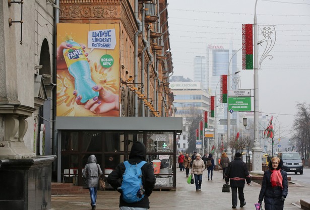 „Placek ziemniaczany” wygrał z „traktorem”, czyli sondażowa klęska Łukaszenki