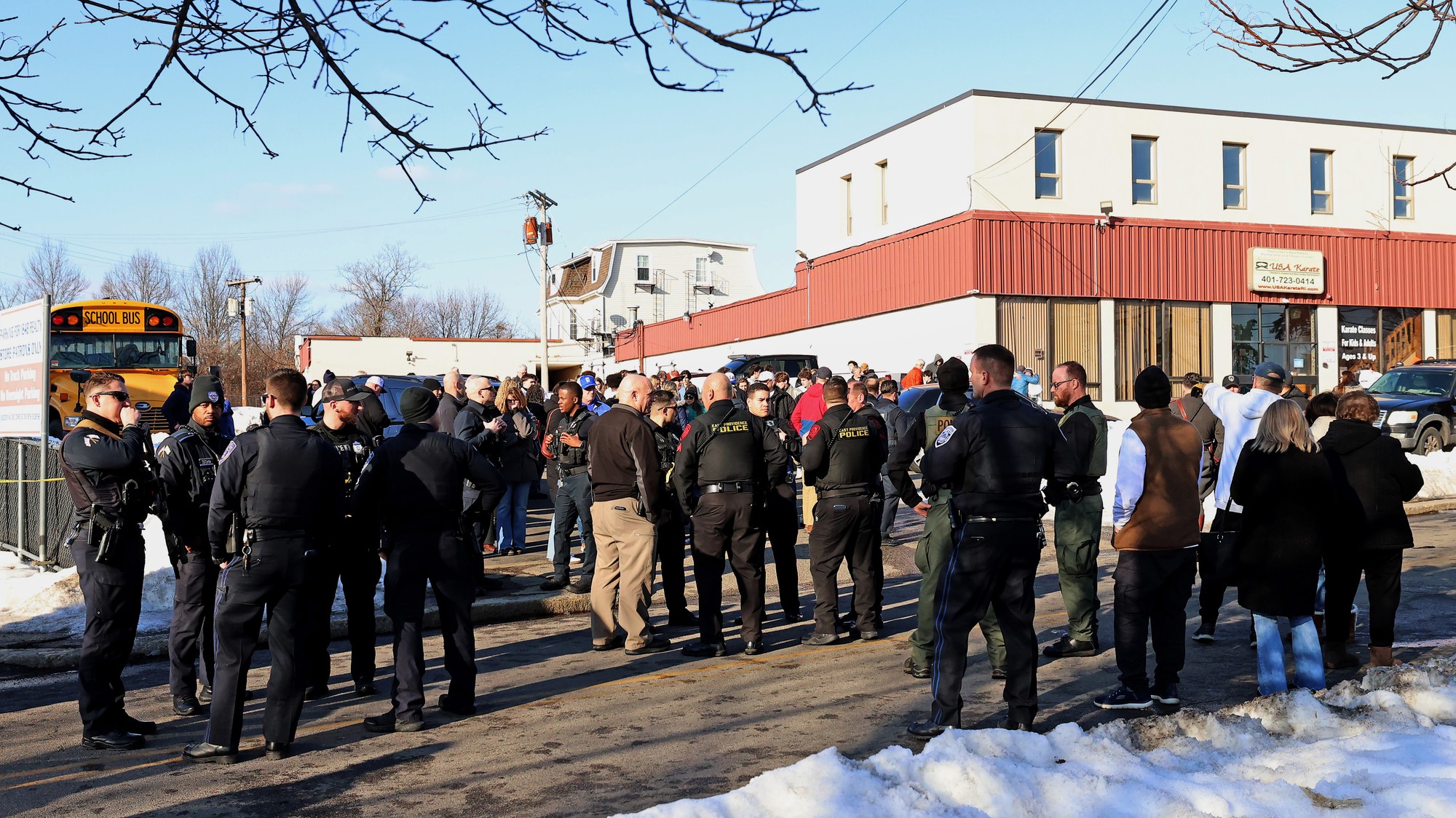 V severovýchodnej časti amerického štátu Rhode Island došlo k streľbe na mládežníckom hokejovom zápase.
