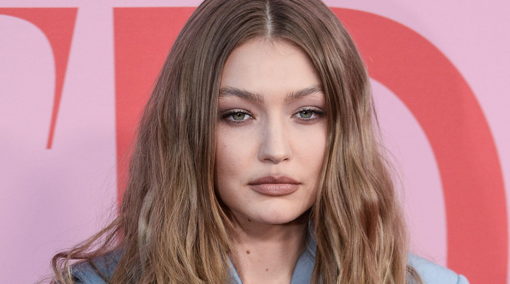 Gigi Hadid megvillantotta kerek idomait /Fotó: Northfoto