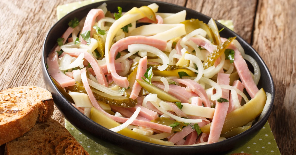 Rewelacyjna sałatka szwajcarska na andrzejki. Kilka składników, a smak zachwyca