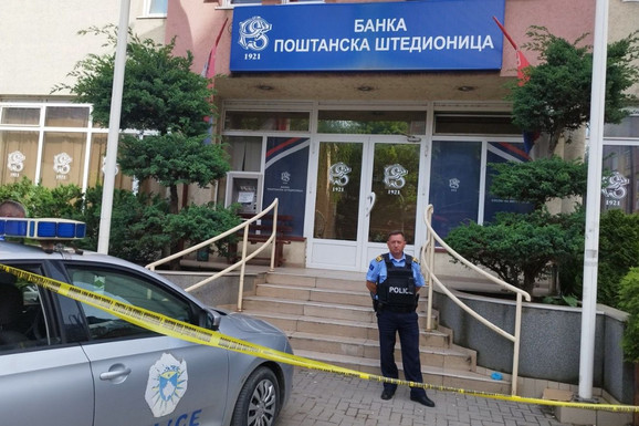 KOLONA OKLOPNIH VOZILA NA KOSOVU Kosovska policija sa puškama upala u Poštansku štedionicu u sve četiri srpske opštine na severu KiM