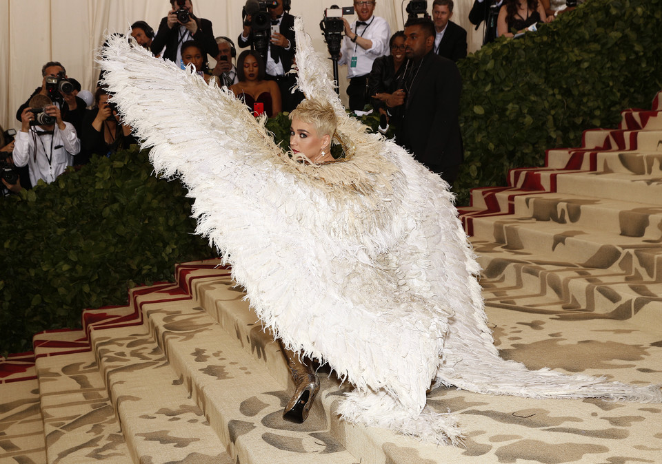 epa06718007_2 - epaselect USA MET GALA RED CARPET (2018 Metropolitan Museum of Art Costume Institute Benefit - Red Carpet)