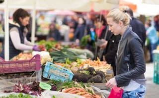 MF: Handlujący na targowiskach płacą coraz większe podatki