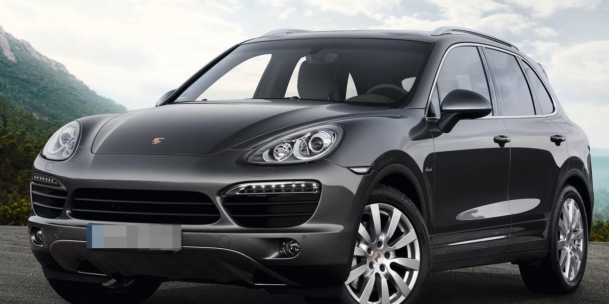 Skradziono Porsche Cayenne  z policyjnego parkingu w Augustowie