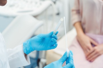 Az orvosok figyelmeztetnek a láthatatlan kórra: így vehetjük fel a harcot a nemi betegségekkel szemben