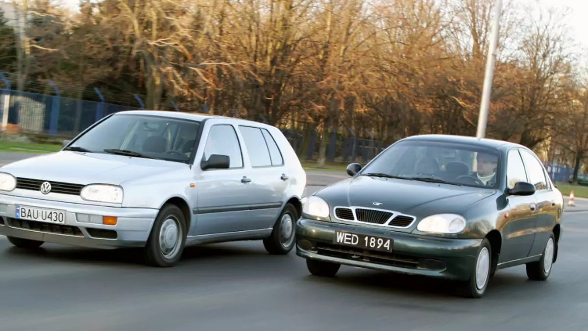 Młodzi kierowcy wybierają stare VW Golfy