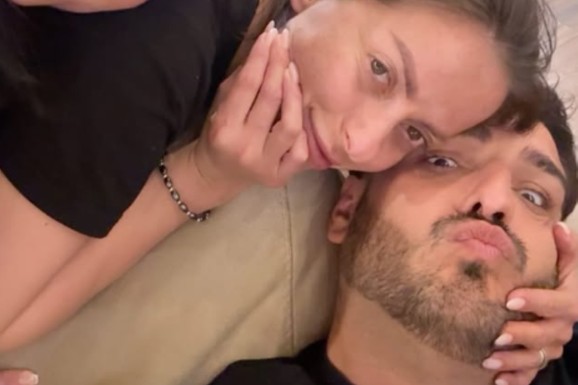 DARKO LAZIĆ OBJAVIO SLIKU SA SVASTIKOM I KAĆOM Pokazao kako provode vreme u Brestaču, za praznik svi zajedno (FOTO)