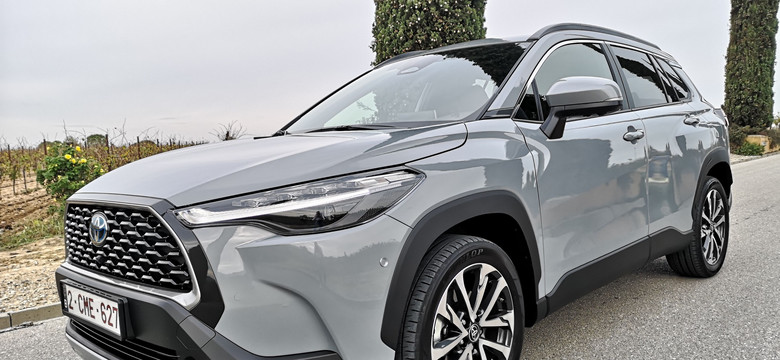 NOWA Toyota zaskakuje oszczędną hybrydą. Ten rodzinny SUV w Polsce już jest hitem