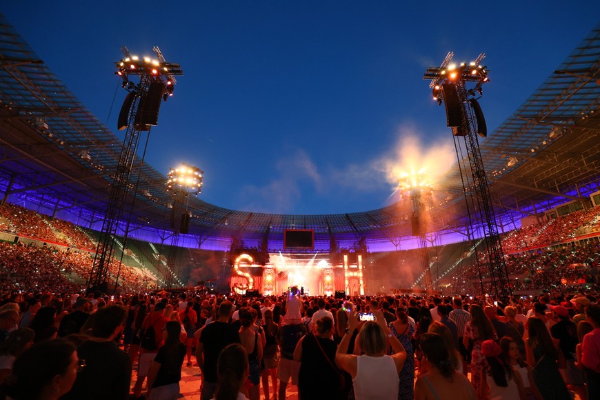 Na Tarczyński Arenie koncertowali wcześniej m.in. George Michael, Queen, Linkin Park, James Blunt, Alphaville, James Arthur, Iron Maiden, Rammstein, Kings of Leon, Dawid Podsiadło czy Ed Sheeran. A teraz do tej konstelacji dołączyła Sanah!