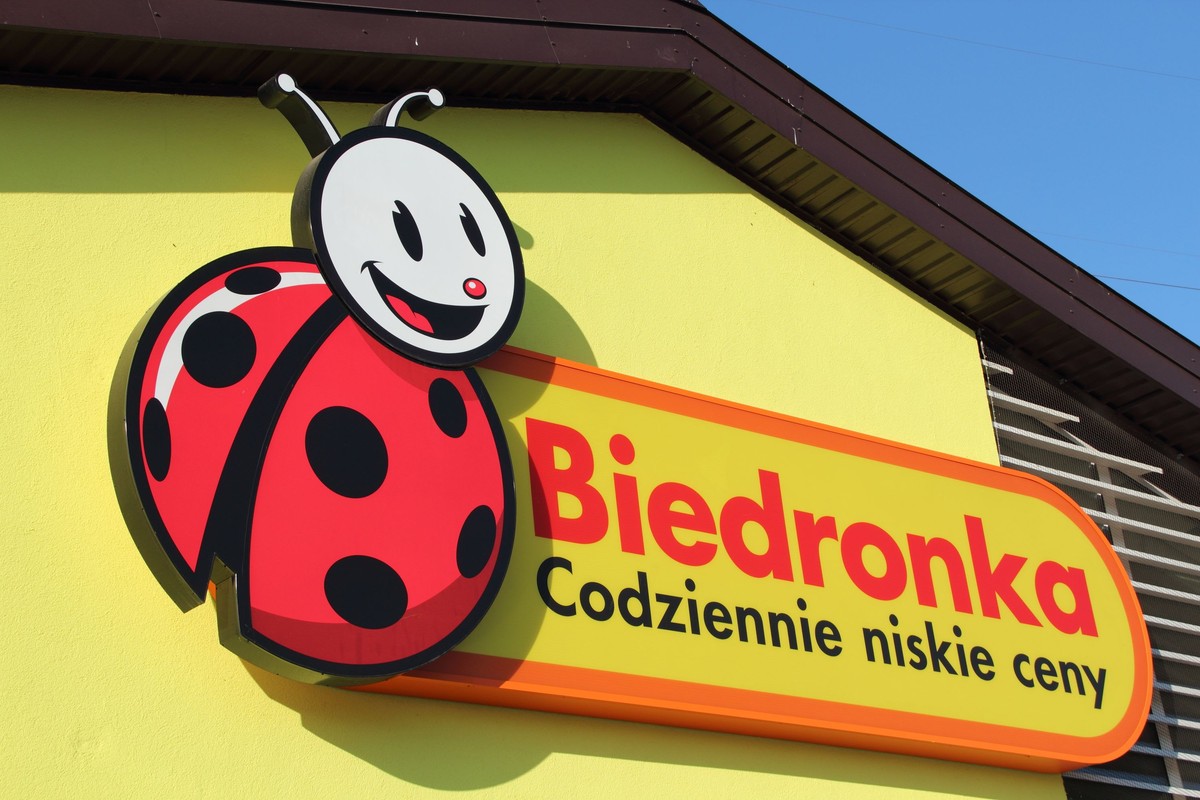 500+ uniosło Biedronkę. "Była dobrze przygotowana, by wykorzystać efekt programu"