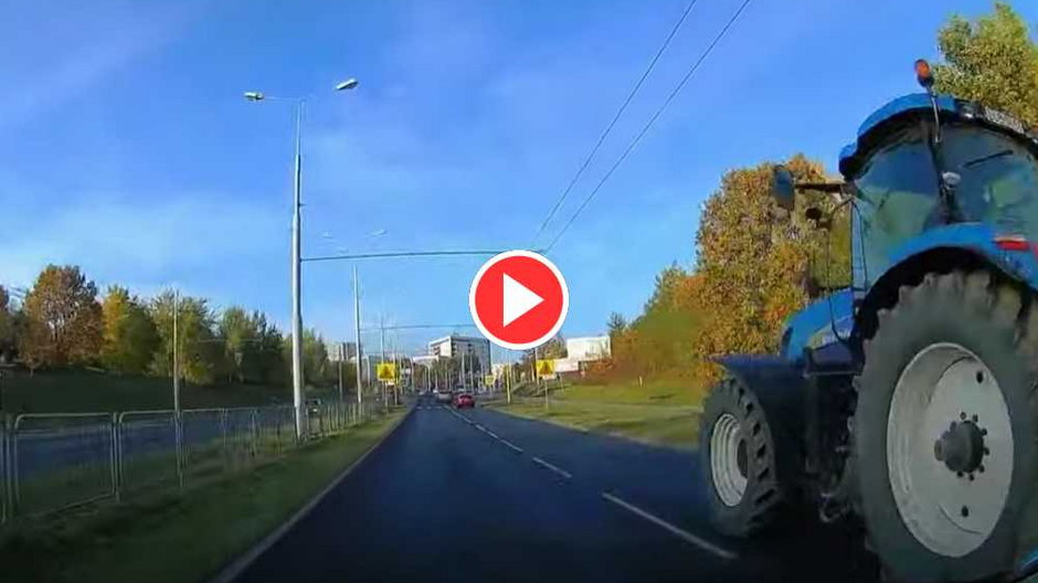 Kierowca daleko przed przejściem dla pieszych zakończył wyprzedzanie ciągnika rolniczego Źródło: YouTube