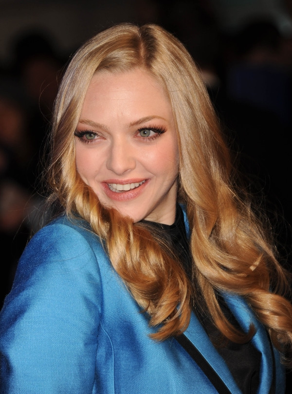 Amanda Seyfried w bardzo krótkich spodniach