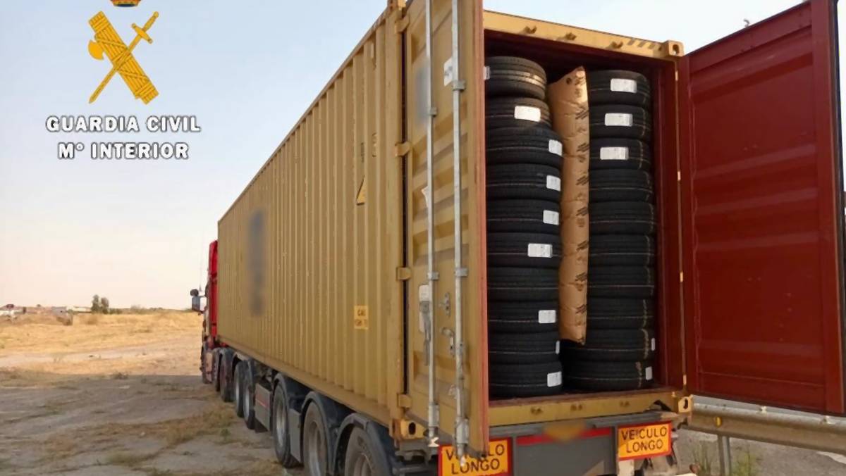 Hiszpańskie służby zatrzymały skradzioną ciężarówkę, która przewoziła kontener wypełniony oponami o wartości 216 tys. euro