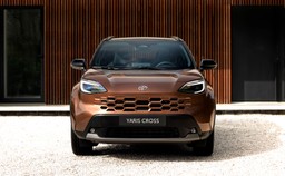 nowa toyota yaris cross to trzęsienie ziemi. spala tylko 2,73 l i ma 10 lat gwarancji