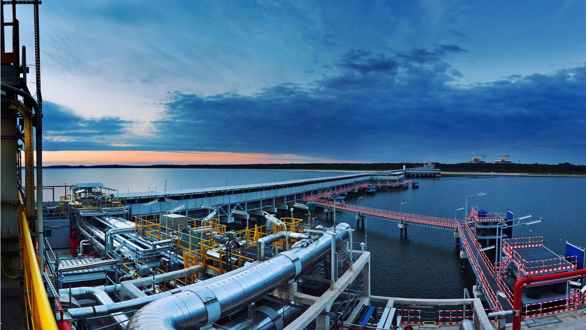 Konsorcjum, które zbudowało w Polsce nowy terminal skroplonego gazu ziemnego, domaga się od użytkującej terminal spółki Polskie LNG dodatkowych pieniędzy w kwocie blisko 200 mln złotych.