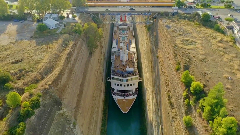 Statek wycieczkowy MS Braemar w Kanale Korynckim