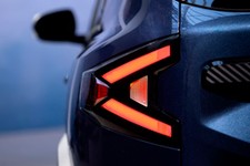 Nowa Dacia za 75 000 zł: Europejski hit uderza w tanie auta z Chin