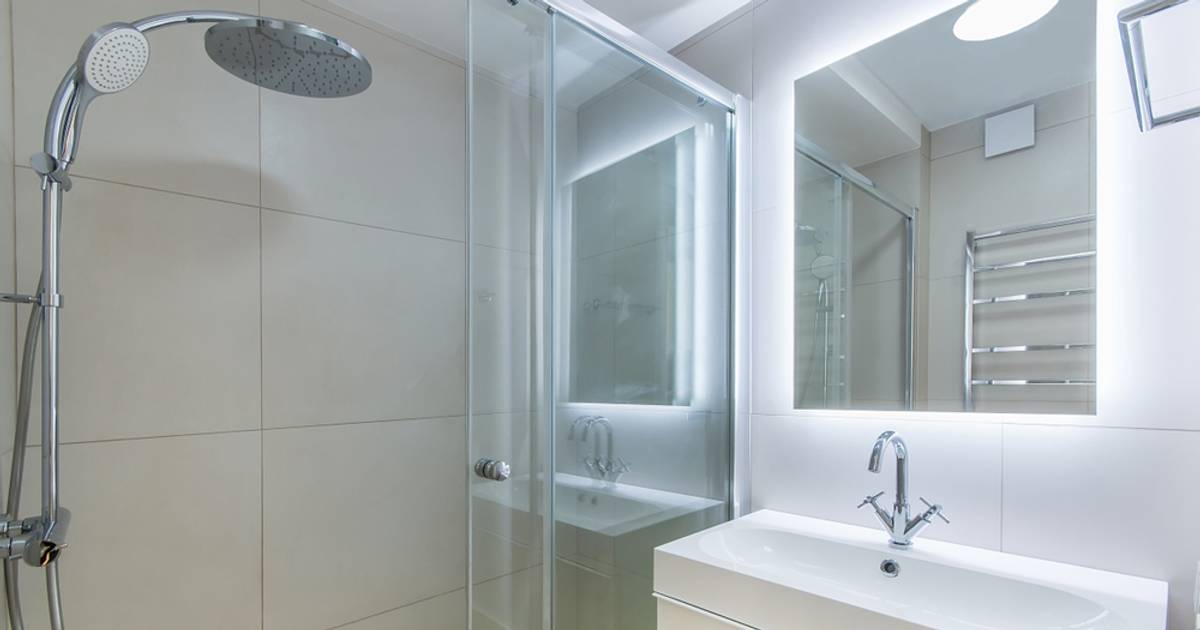 Łazienka bez okna? Sześć trików, by była 10 razy jaśniejsza i większa