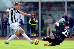 Liga włoska: Juventus nadal niepokonany. Porażka zespołu Glika. WIDEO