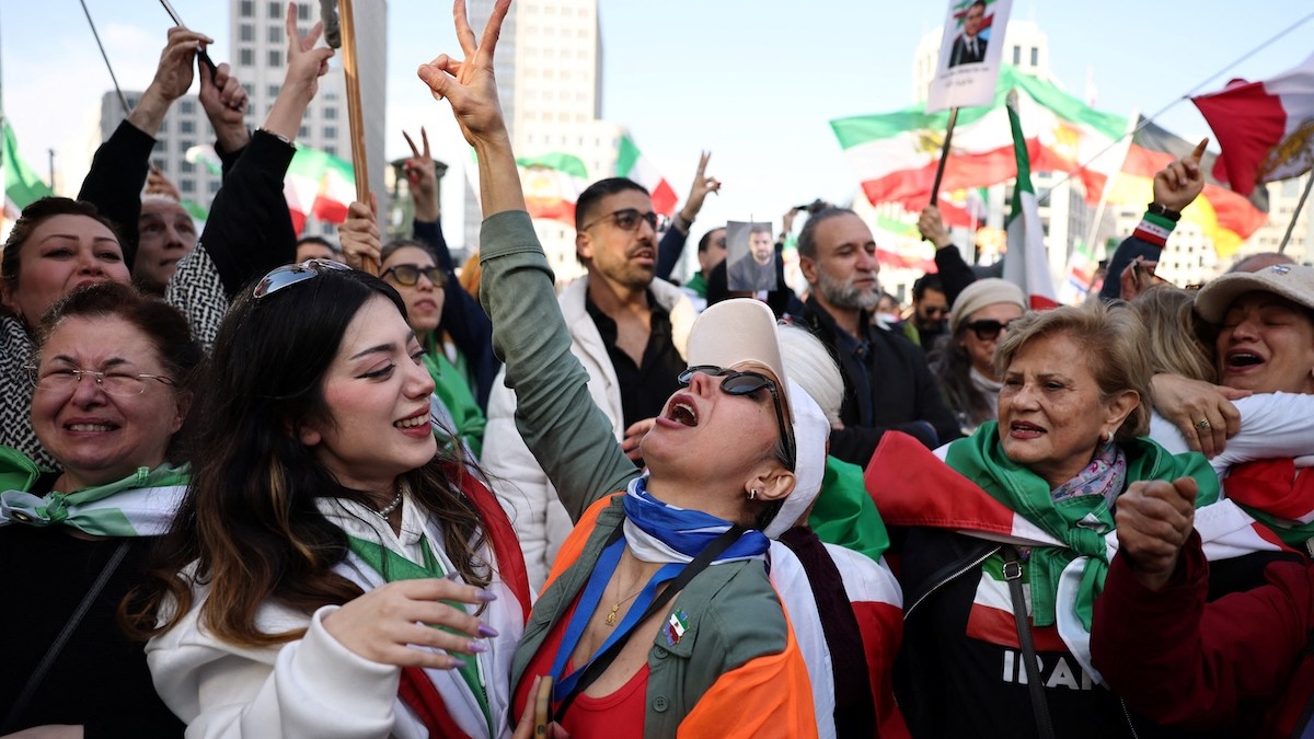 Iránci v exile a ich podporovatelia protestujú za zmenu režimu, v Berlíne, 28. februára 2026.