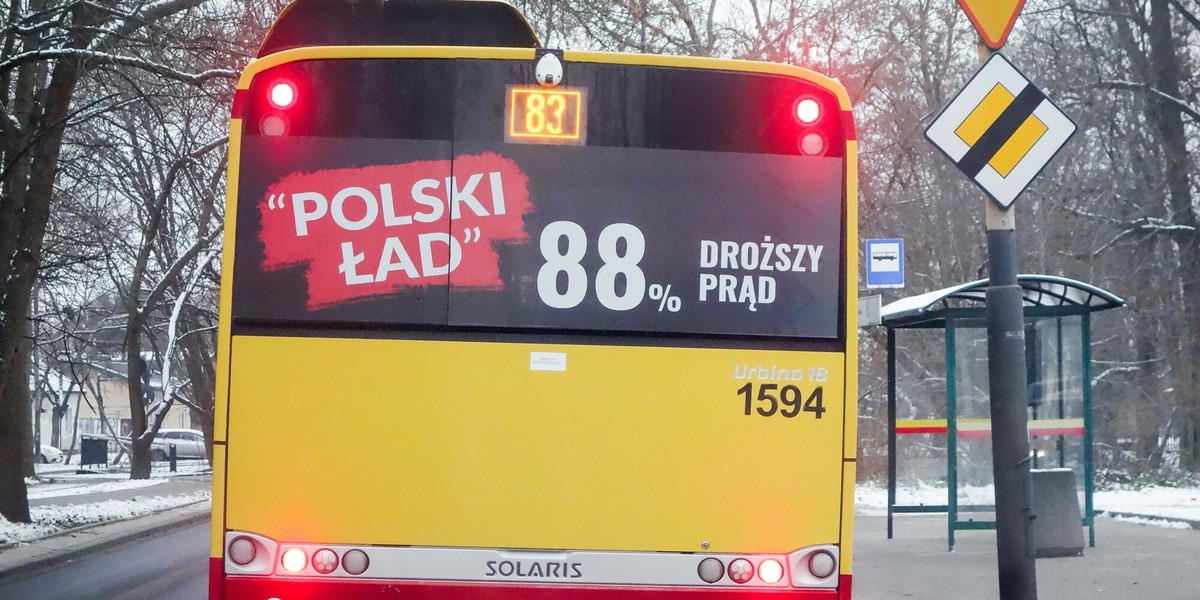 Alternatywną "kampanię reklamową" można zobaczyć na łódzkich autobusach MPK.