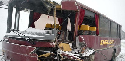 Kierowca autobusu wypadł przed przednią szybę! FOTO