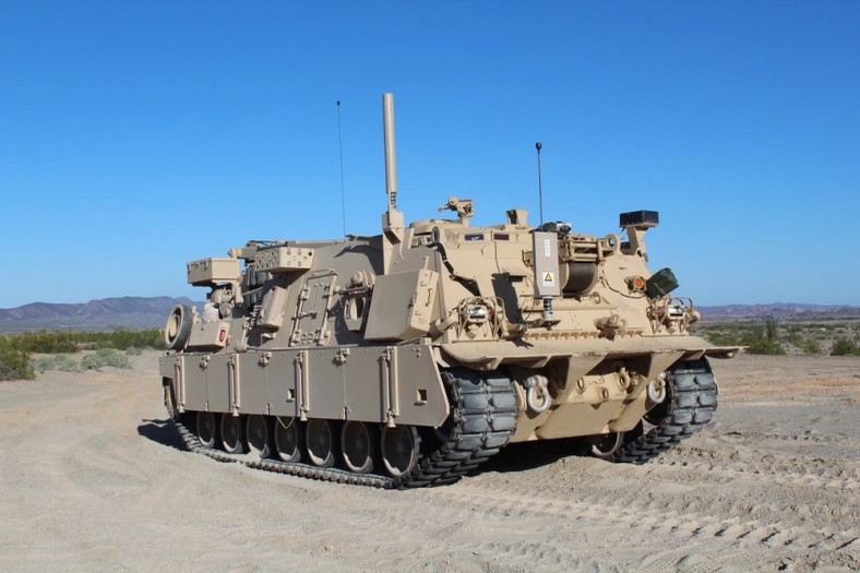 M88A3 HERCULES w trakcie testów na poligonie Yuma Proving Ground.