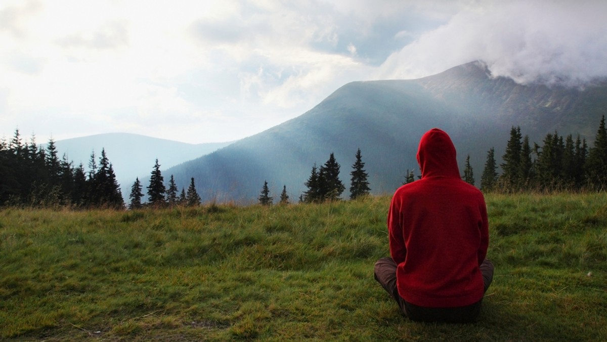 Żyjący od wielu lat w Himalajach mnich buddyjski Matthieu Ricard jest uważany za najszczęśliwszego człowieka na świecie. Francuz z pochodzenia, z wykształcenia biolog i genetyk molekularny, 40 lat temu rzucił wszystko, zamienił naukę na duchowość i został mnichem.