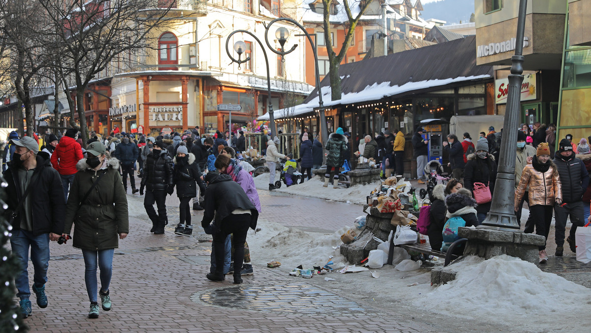 Zakopane. Galeria handlowa na Krupówkach, wybudowana przez parafię 