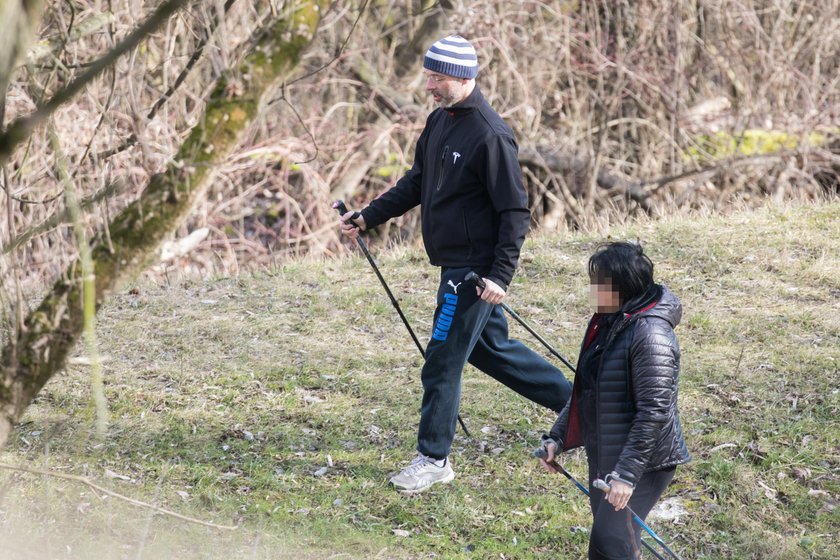 Minister klimatu nawołuje do walki ze smogiem a sam jeździ kopciuchem!