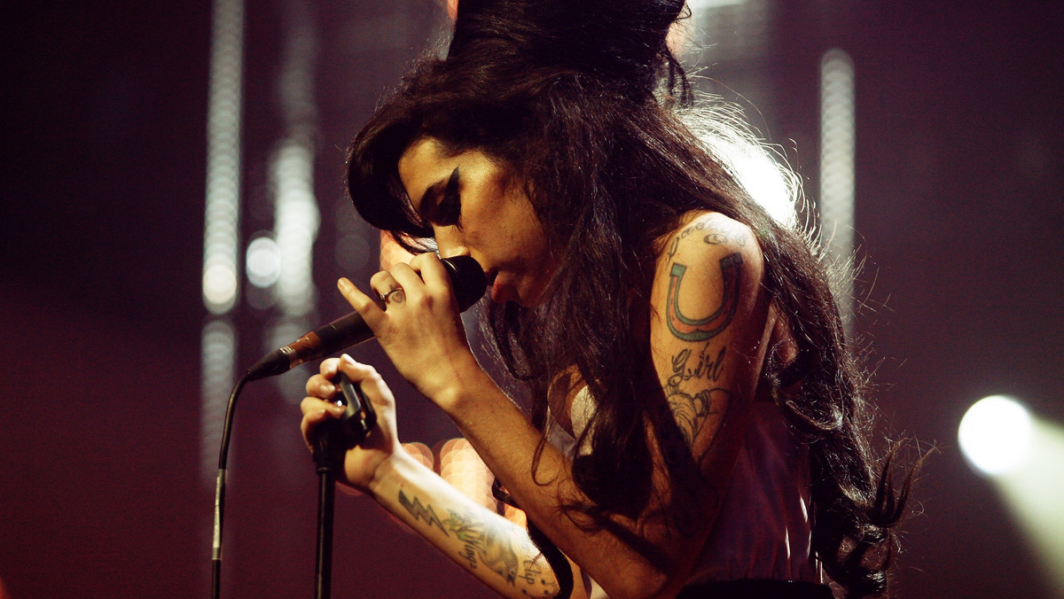 Żyła na krawędzi, wzbudzała kontrowersje, a kłopoty były jej specjalnością. Mimo to przedwczesna śmierć Amy Winehouse była dla całego muzycznego świata ogromnym szokiem. Szokiem, ale i wielką stratą. Gdyby żyła, 14 września obchodziłaby 35. urodziny.