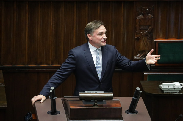 Warszawa, 14.11.2023. Minister sprawiedliwości Zbigniew Ziobro na sali obrad Sejmu w Warszawie, 14 bm. w drugim dniu posiedzenia inaugurującego X kadencję izby. Posłowie zajmują się m.in. wyborem członków KRS z ramienia Sejmu. (jm) PAP/Tomasz Gzell