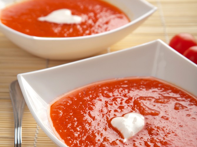 9304_stock-photo-tomato-soup-over-bamboo-mat--shutterstock_24260746
