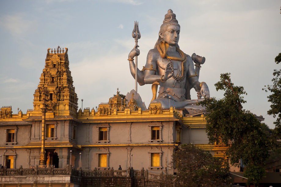 Gigantyczny posąg boga Śiwy w Indiach 