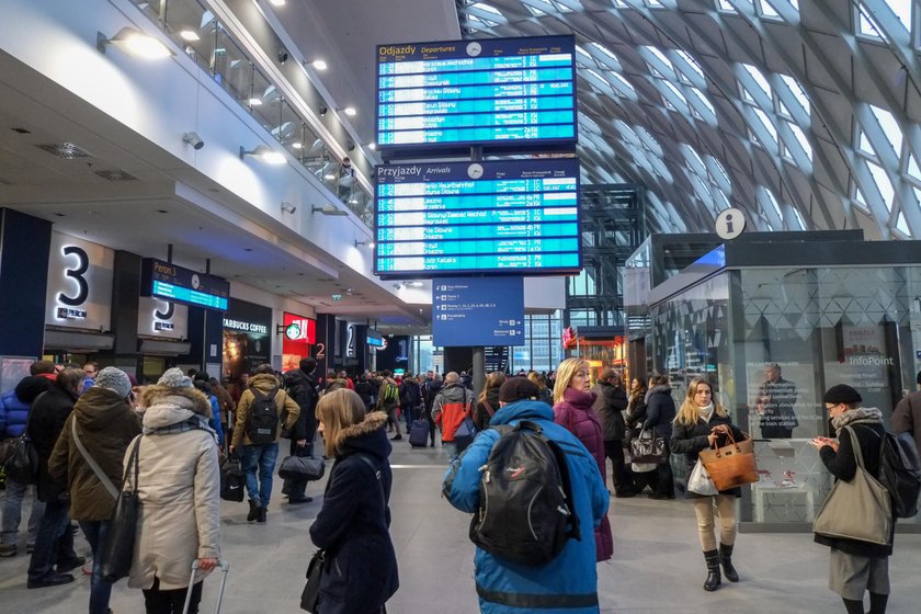 Przebudowa trasy kolejowej Poznań – Warszawa. Będzie komunikacja zastępcza.