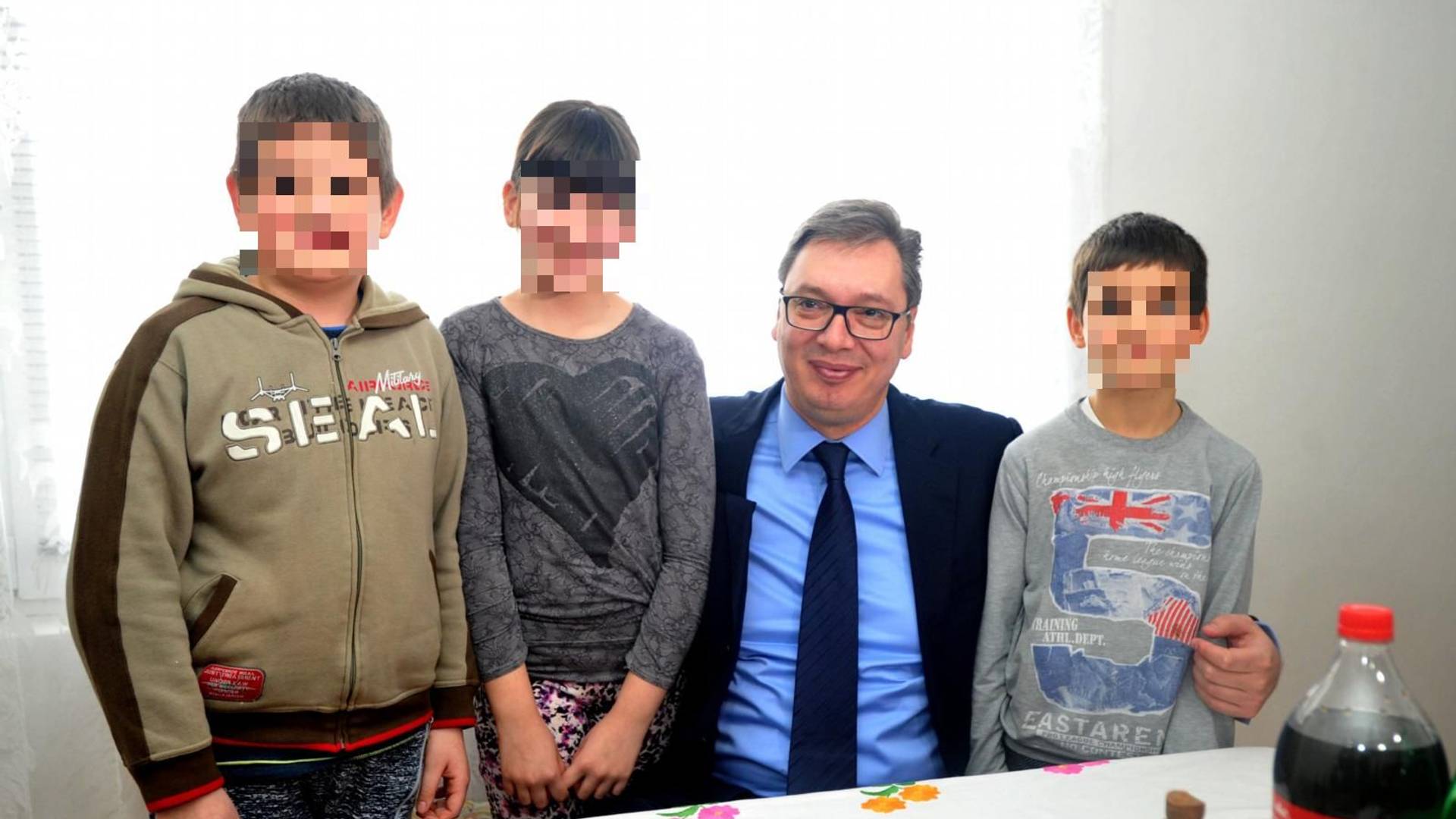 Neću tetkin poklon, hoću Vučićev