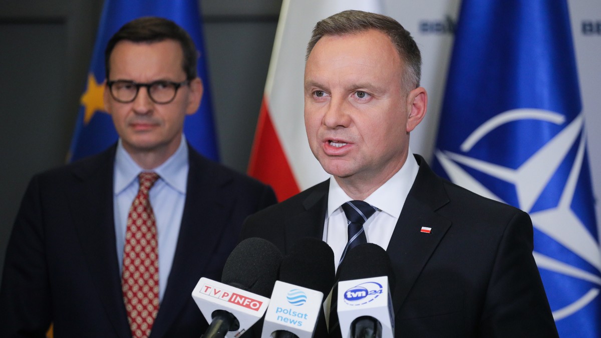 — W związku z sytuacją w Rosji nie podejmujemy żadnych wyjątkowych działań — oświadczył prezydent Andrzej Duda po spotkaniu w Biurze Bezpieczeństwa Narodowego. — Wszystko wskazuje na to, że następuje deeskalacja w Rosji, absolutnie nie ma żadnego w tej chwili podwyższonego zagrożenia dla Polski, nie zarządzamy podwyższenia stopnia gotowości naszych wojsk, ale czujność jest cały czas zachowywana — dodał Andrzej Duda.