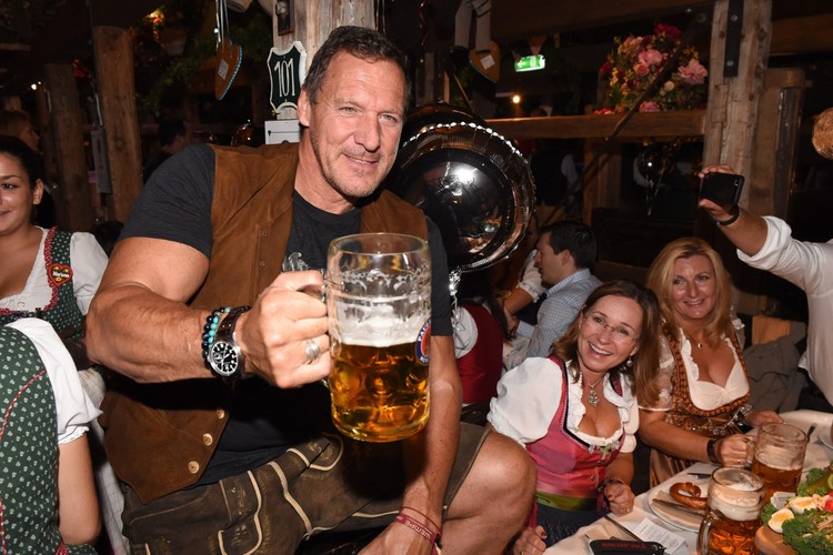 Wśród gości był także niemiecko-amerykański aktor i kulturysta Ralf Moeller.<br><br>EPA / FELIX HOERHAGER Dostawca: PAP / EPA.