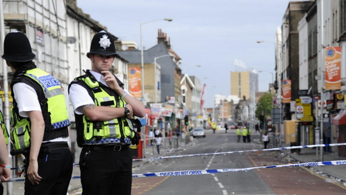 W związku z serią gwałtów, które w ostatnim czasie wstrząsnęły mieszkańcami Manchesteru, policja aresztowała nastoletniego chłopca - podał londynek.net.