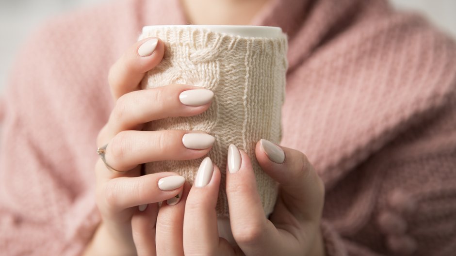 Manicure hybrydowy na zimę. Sześć inspiracji