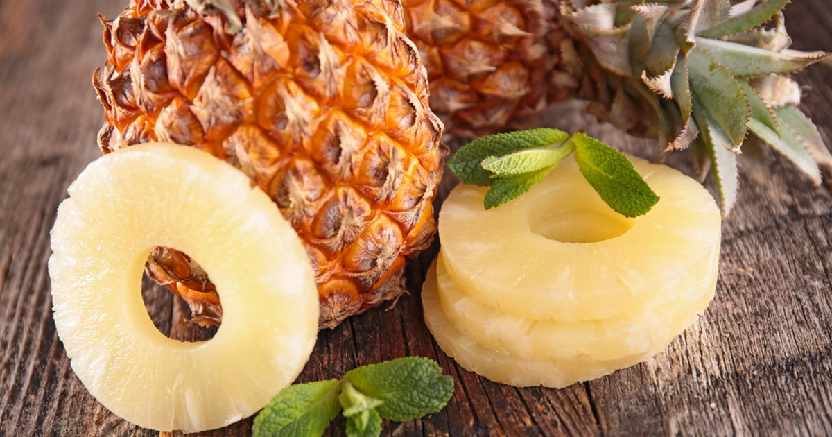 Ananasy - dlaczego warto je jeść? Prozdrowotne właściwości ananasa
