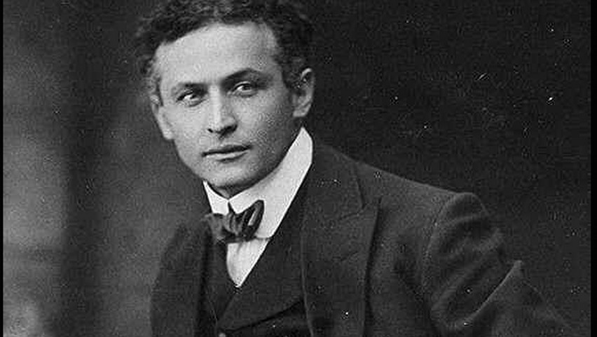 Kilencvenhat éve mutatta be legveszélyesebb és leghíresebb mutatványát  Harry Houdini - Blikk