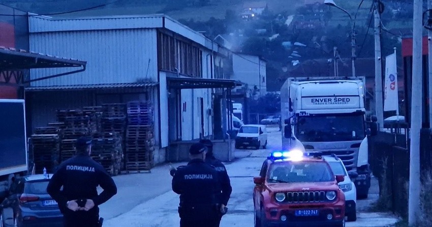 Na licu nesta su ekipe policije